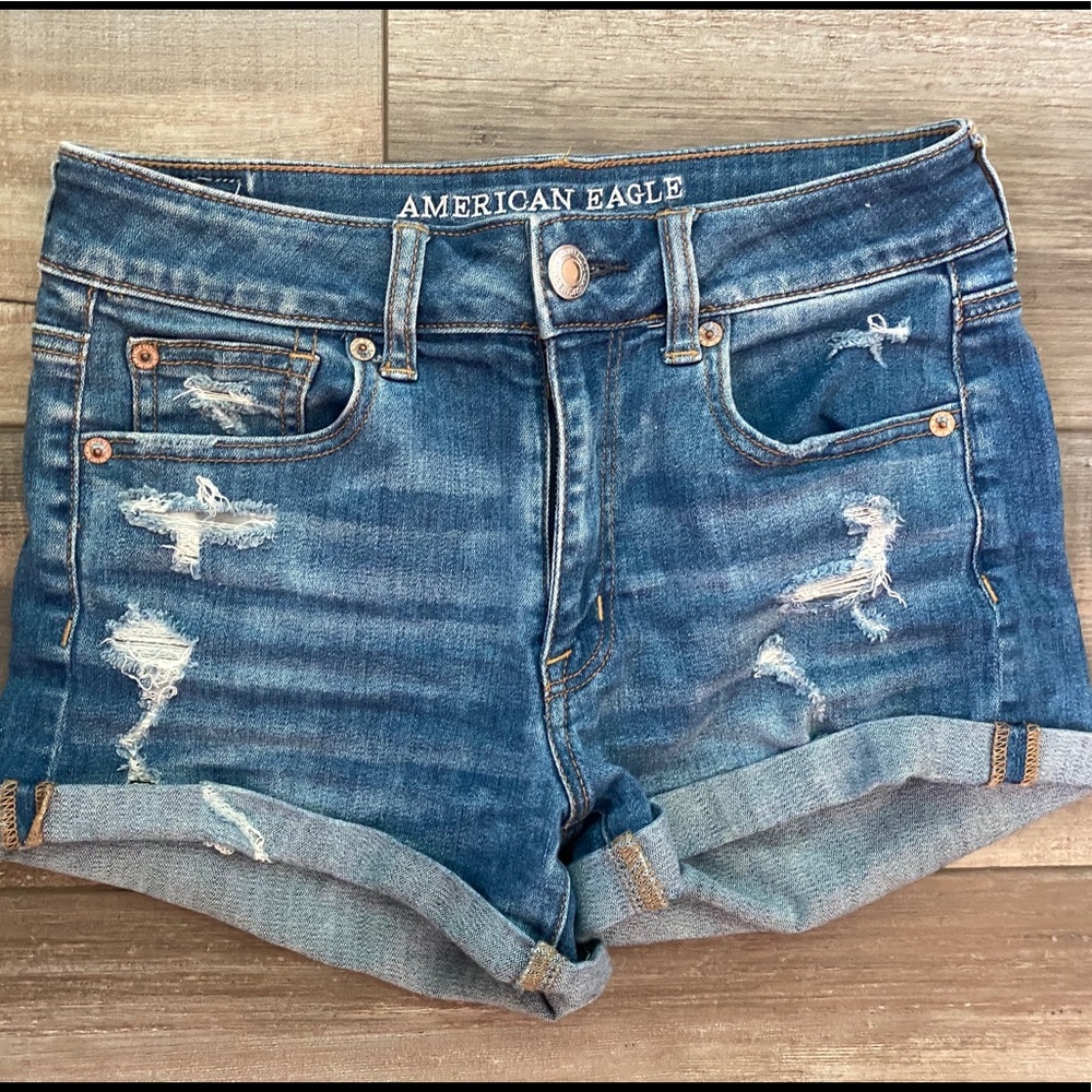 AMERICAN EAGLE - High Waisted Distressed Shorts